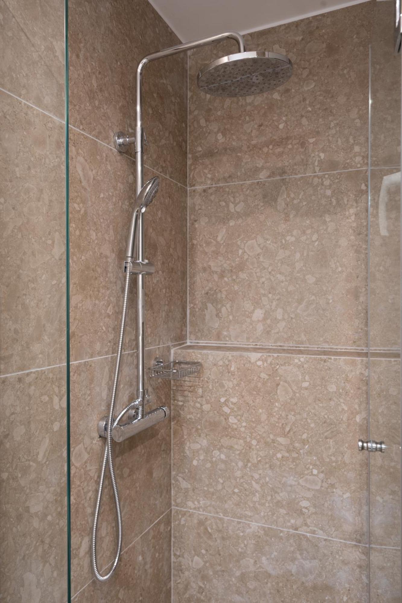 Luxury Apartment Next To The National Museum Atenas Exterior foto