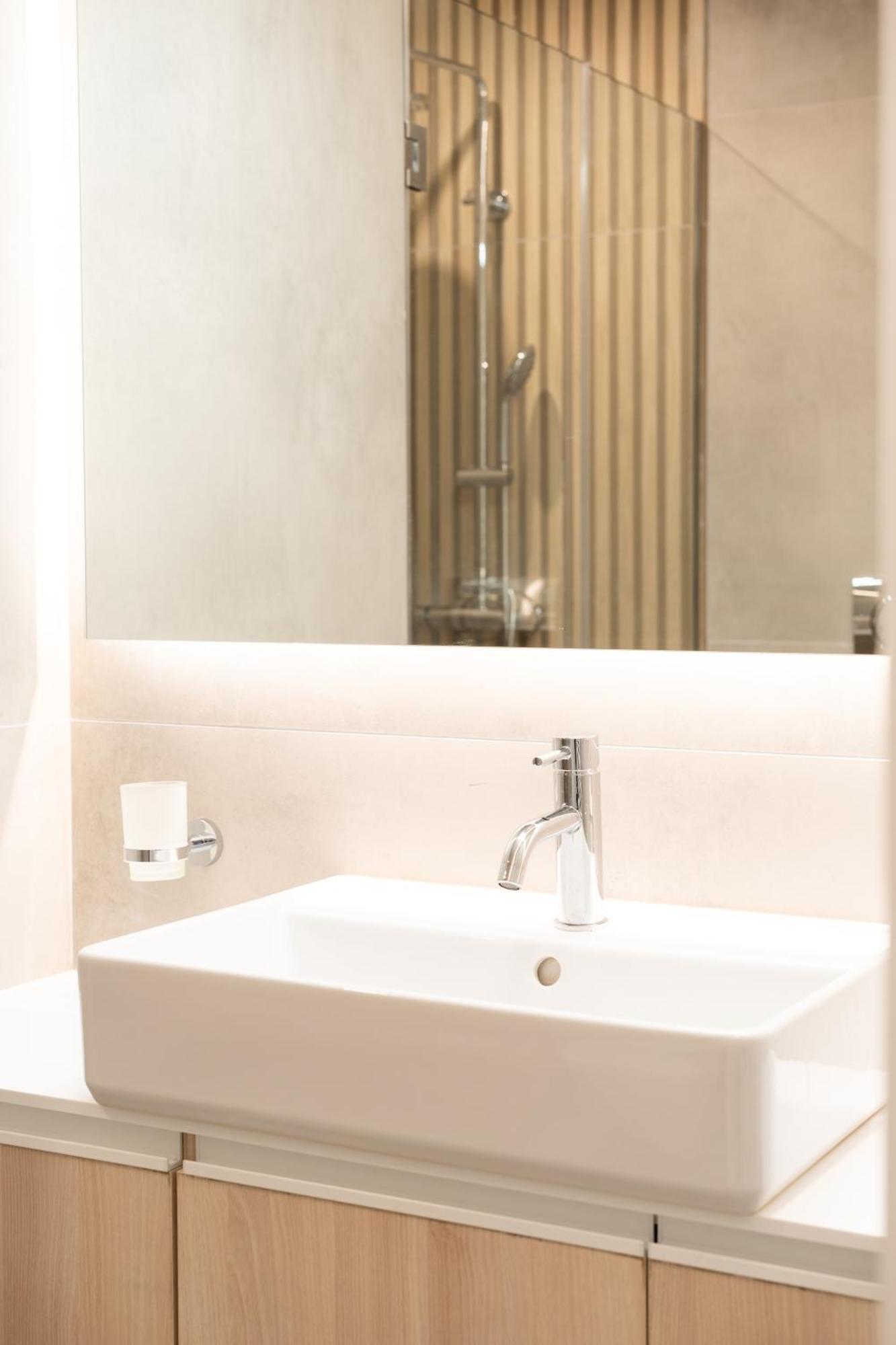 Luxury Apartment Next To The National Museum Atenas Exterior foto