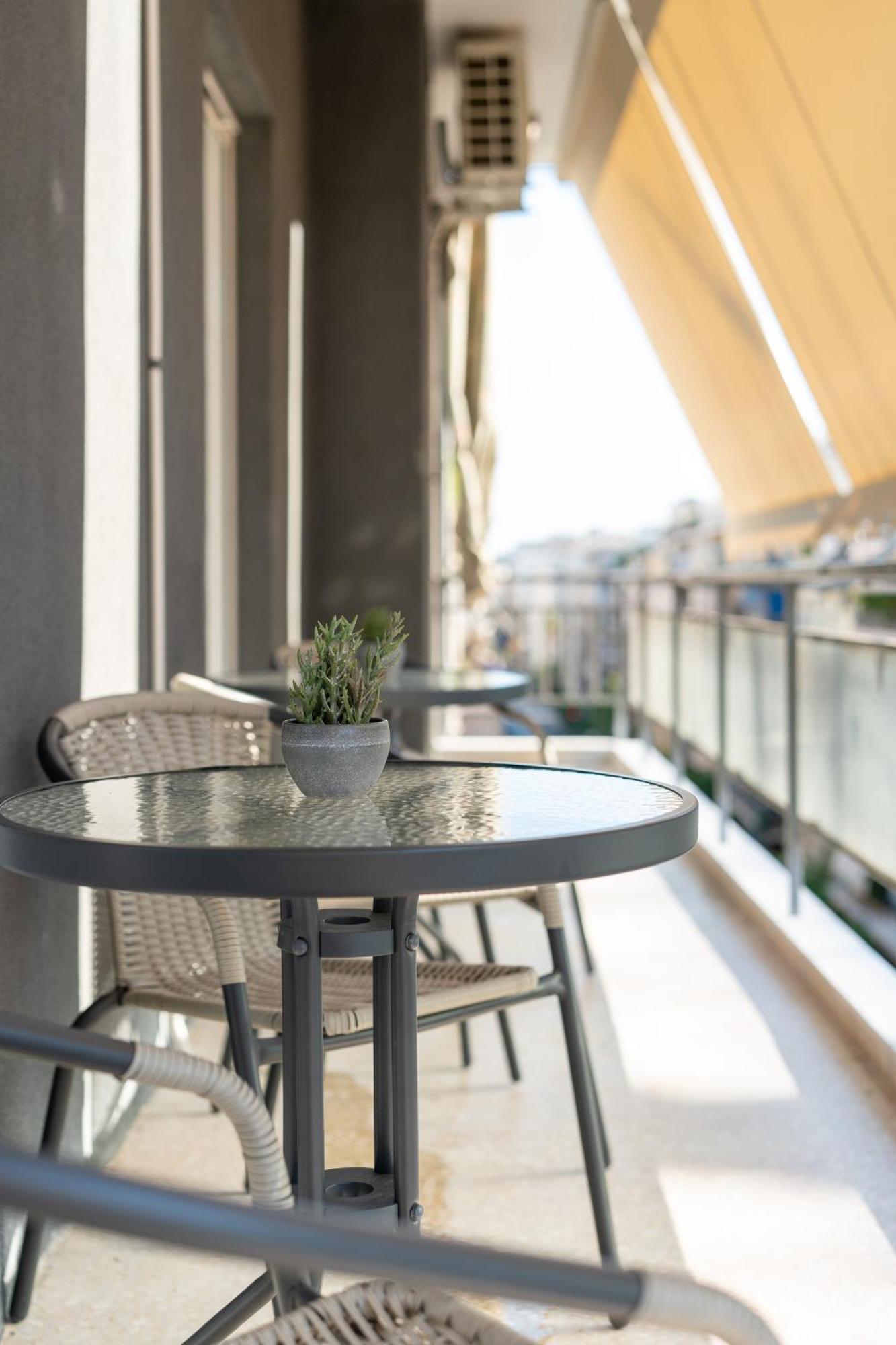 Luxury Apartment Next To The National Museum Atenas Exterior foto